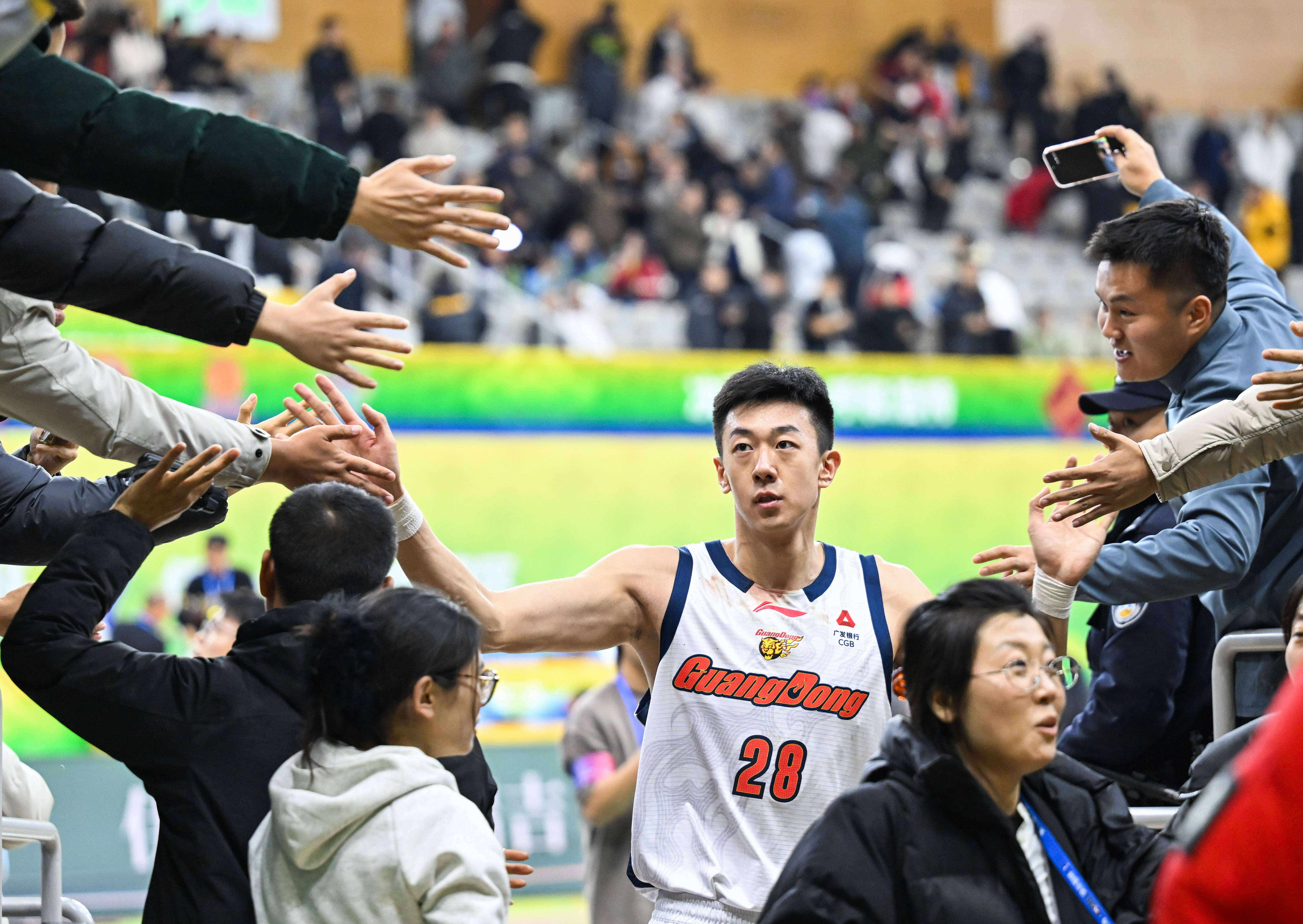 体育娱乐体验-利物浦围绕欧冠完成体检今晚山东泰山备战CBA季后赛，网友：风云突变迈阿密热火集结日外线爆发的简单介绍